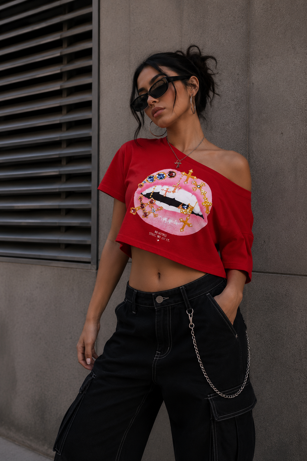 CROP OFF SHOULDER KISS