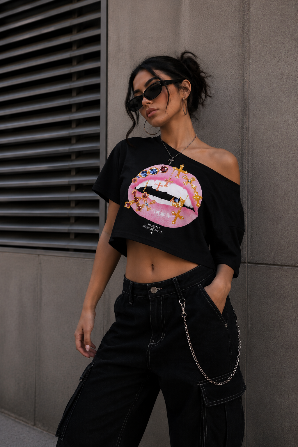 CROP OFF SHOULDER KISS