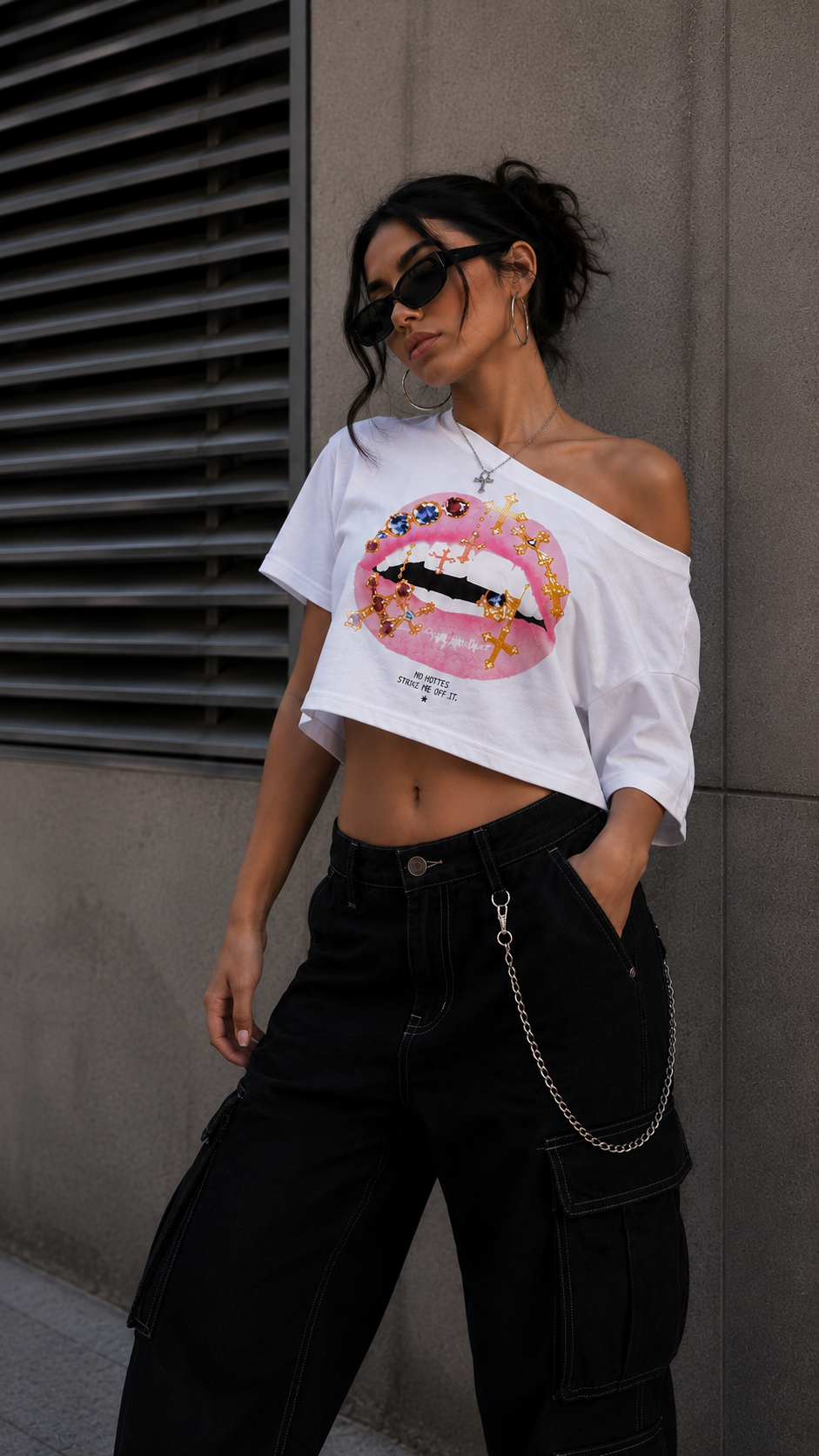 CROP OFF SHOULDER KISS