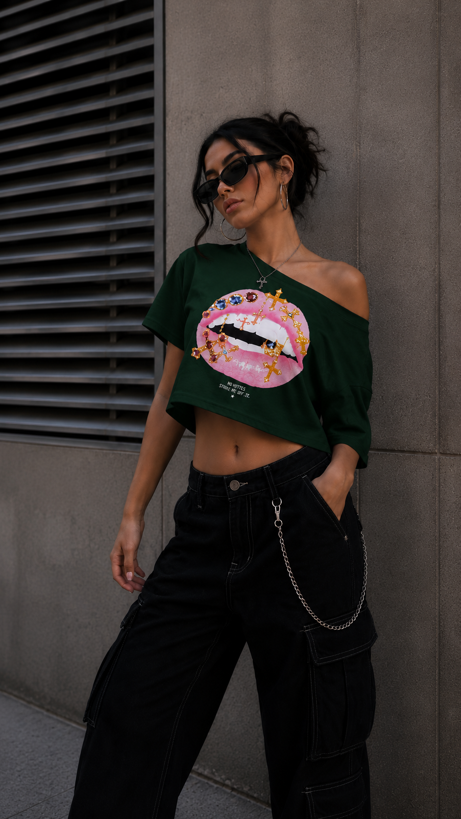 CROP OFF SHOULDER KISS